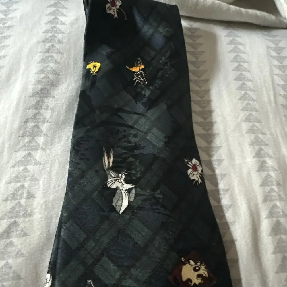 Looney Tunes Mania 1993 Necktie 100% Polyester EUC‎ Bugs Bunny Daffy Tweety